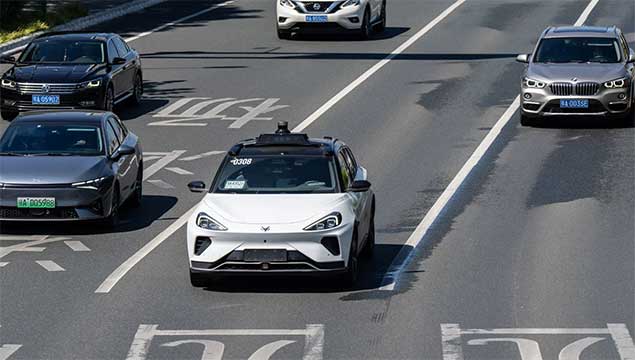 تاکسی‌های رباتیک چینی در پی سلطه جهانی